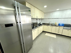 Lucky Plaza (D9), Apartment #572770261